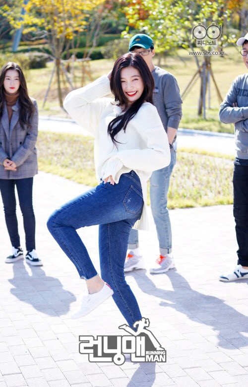 Th&ecirc;m một mỹ nữ ch&acirc;n yếu tay mềm x&eacute; được cả bảng t&ecirc;n của Kim Jong Kook! - Ảnh 4.