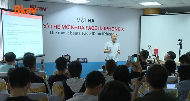 CEO Nguyễn Tử Quảng nhận định bảo mật Face ID kém bảo mật mống mắt của Samsung - Ảnh 1.
