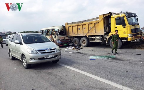 Nạn nhân kể lại giây phút kinh hoàng vụ tai nạn xe khách ở Sóc Sơn - Ảnh 2.