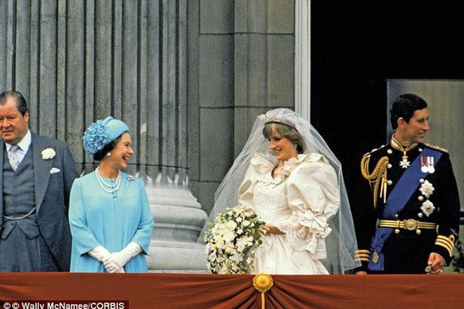 Nổi tiếng là hòa hợp, nhưng ít ai ngờ vợ chồng Nữ hoàng Anh từng đối chọi nhau vì cuộc hôn nhân của Công nương Diana - Ảnh 1.