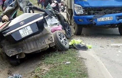 Vụ tai nạn kinh hoàng ở Sơn La: Đã xác định được danh tính 4 người tử vong - Ảnh 1.