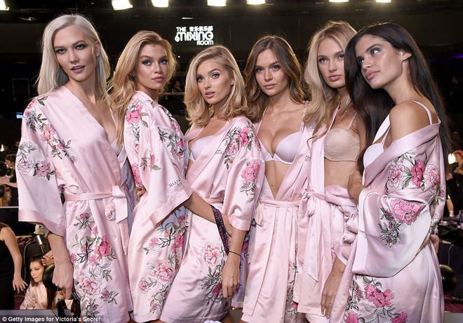 Thỏi son có giá 180 nghìn này chính là bí quyết giúp các thiên thần Victoria’s Secret tỏa sáng - Ảnh 1.