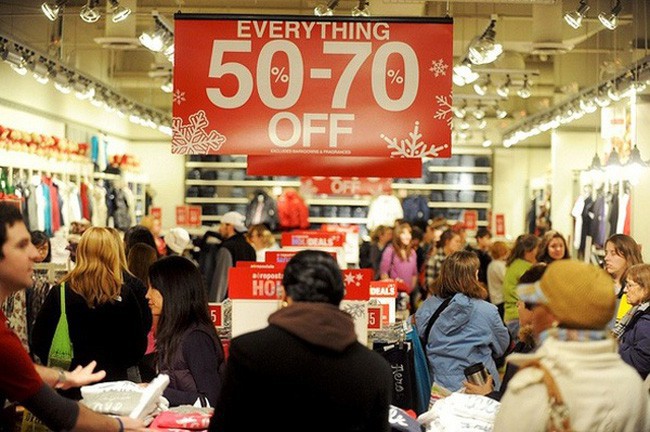 Black Friday 2017: Nhộn nhịp các chương trình khuyến mãi, người tiêu dùng bắt đầu tỉnh táo cân nhắc khi mua - Ảnh 1.