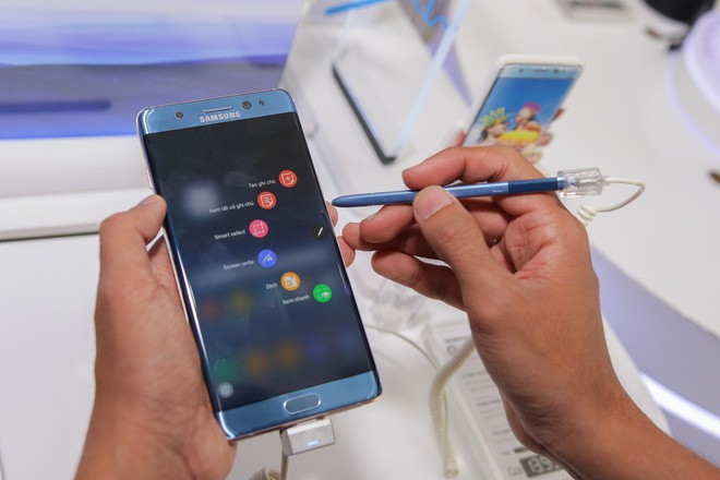 Khách hàng Việt đã được trên tay Galaxy Note FE: lượng đặt hàng lên tới 20.000, màu xanh Blue Coral nổi trội - Ảnh 1.