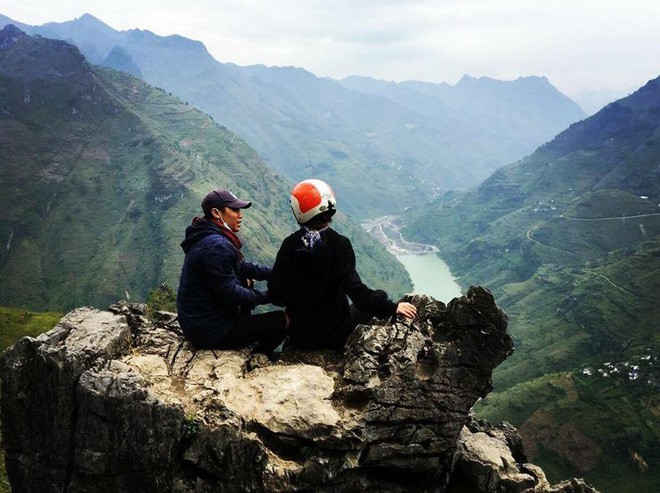 Sống với 20 chú chó, chàng trai “lượm” được vợ cách 2000km nhờ chăm chỉ comment dạo - Ảnh 2.