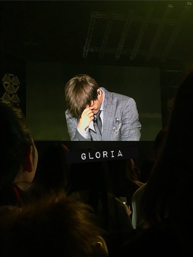 Kai (EXO) khóc nức nở trên sân khấu vì sơ suất trong màn trình diễn - Ảnh 2.