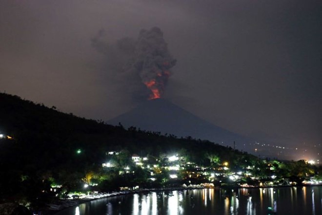 24 người Việt đang bị kẹt tại Bali do ảnh hưởng của núi lửa Agung - Ảnh 1.