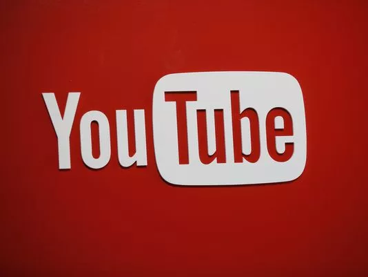 YouTube gỡ quảng cáo khỏi hơn 50.000 kênh vi phạm chứa nội dung phản cảm với đối tượng trẻ em - Ảnh 1.