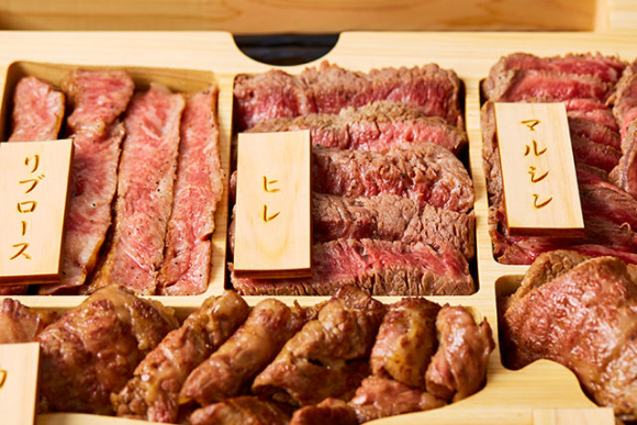 Hộp thịt bò Wagyu ngon nhất Nhật Bản đắt ngang một chiếc SH 125i chưa làm biển và đăng ký trước bạ - Ảnh 2.