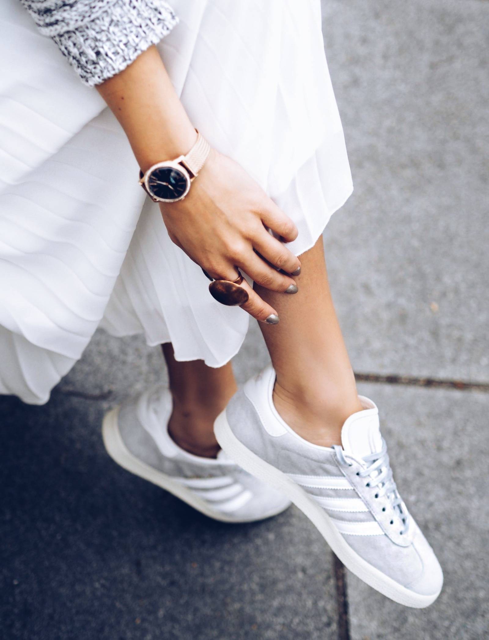 Trong khi giới trẻ phát cuồng với Balenciaga, Vans... thì vị stylist danh tiếng này lại đánh giá cao 3 đôi sneakers ít tiếng hơn hẳn - Ảnh 14. Trong khi giới trẻ phát cuồng với Balenciaga, Vans... thì vị stylist danh tiếng này lại đánh giá cao 3 đôi sneakers ít tiếng hơn hẳn - Ảnh 14.