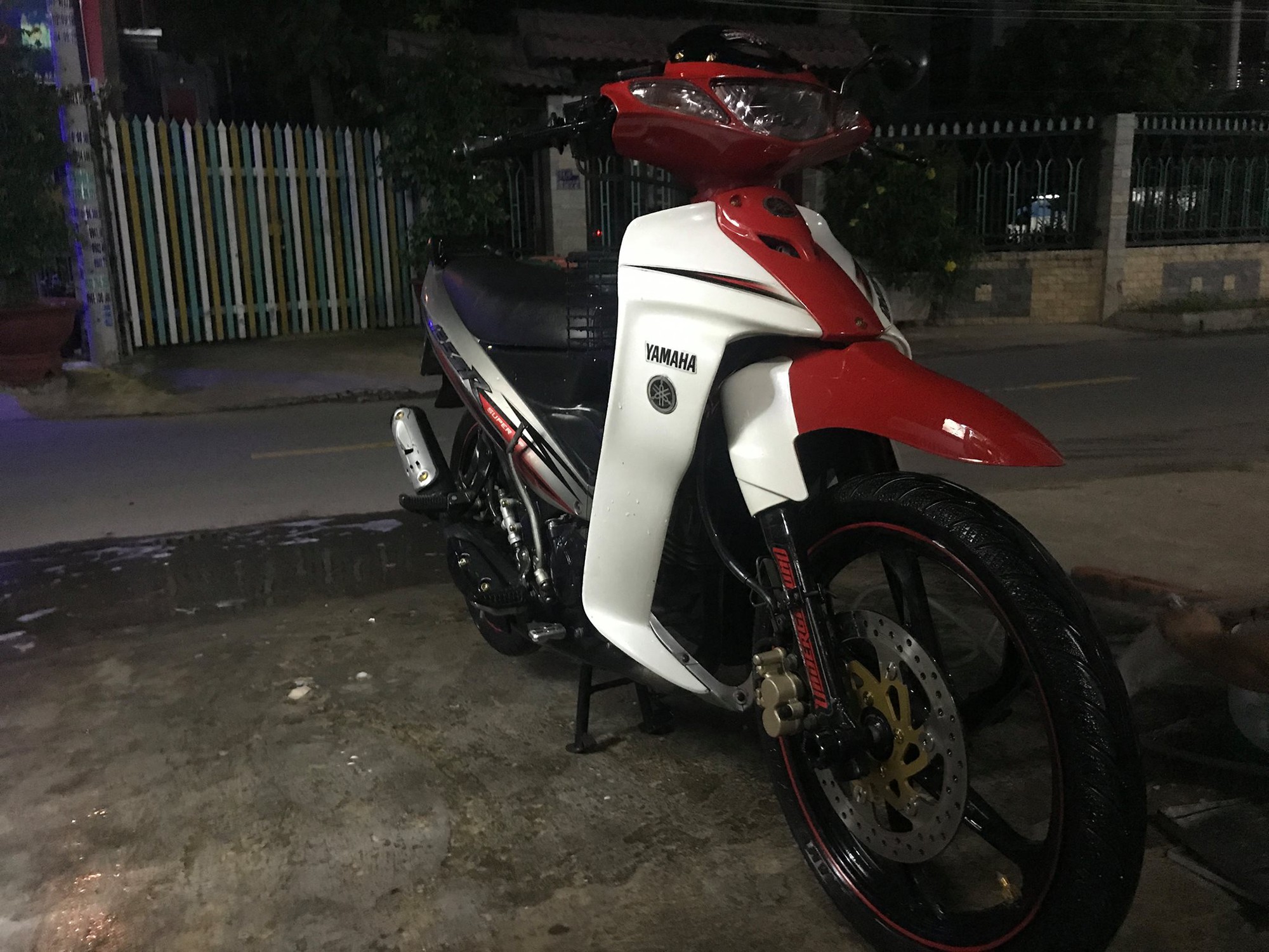 Ăn mặc bảnh bao đóng giả đại gia lừa đảo hơn 30 xe máy hiệu Suzuki Sport rồi tẩu thoát - Ảnh 2. Ăn mặc bảnh bao đóng giả đại gia lừa đảo hơn 30 xe máy hiệu Suzuki Sport rồi tẩu thoát - Ảnh 2.