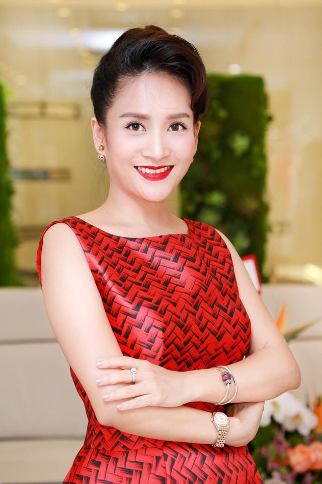 Anh Thơ - Chân dung vợ đại gia hơn tuổi của Bình Minh