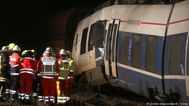 Tai nạn đường sắt tại Đức, ít nhất 50 người bị thương - Ảnh 1.