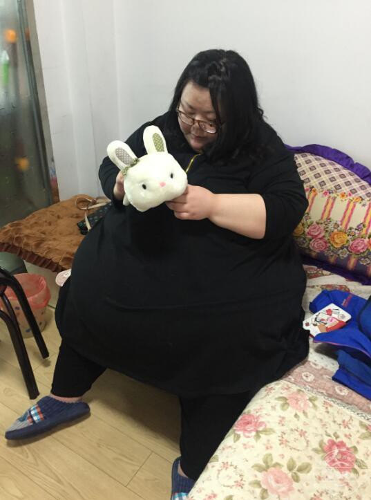 Hành trình cay đắng của người phụ nữ béo nhất Trung Quốc: Từng nặng 244 kg vừa giảm xuống 95kg - Ảnh 2.