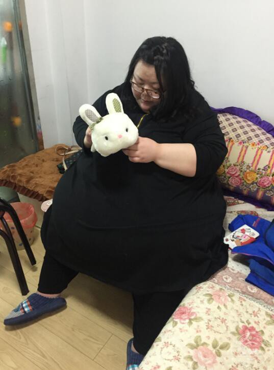 H&agrave;nh tr&igrave;nh cay đắng của người phụ nữ b&eacute;o nhất Trung Quốc: Từng nặng 244 kg vừa giảm xuống 95kg - Ảnh 2.