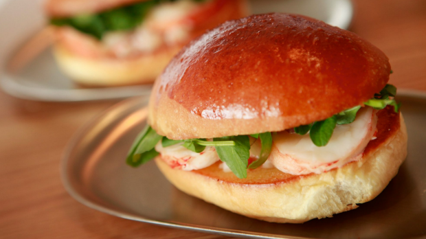 Báo chí nước ngoài ngợi khen bánh mì Việt Nam, xếp hạng trong top 10 món sandwich ngon nhất thế giới - Ảnh 1.