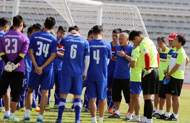 Công Phượng, Xuân Trường cười hớn hở trong buổi luyện công của U23 Việt Nam - Ảnh 2.