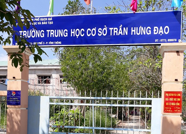 Buộc thôi học 2 nữ sinh đánh bạn rồi quay clip đăng Facebook - Ảnh 2.