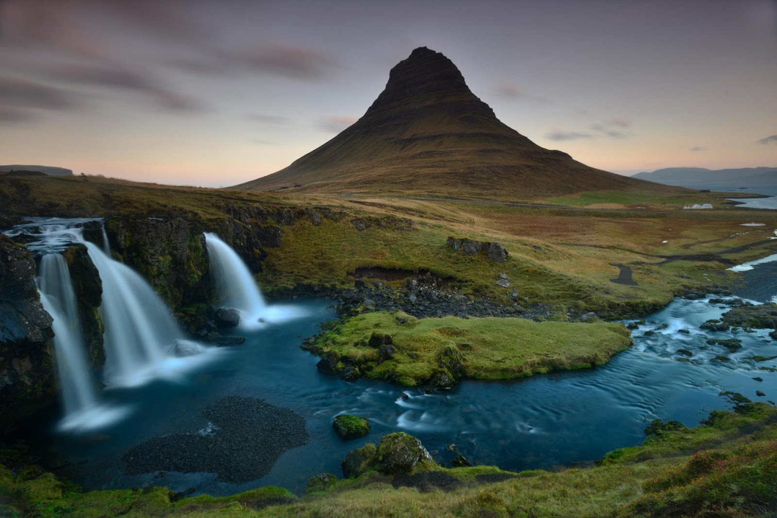 Mấy ai có thể ngờ hòn đảo băng Iceland đã sắp sửa bị xóa sổ bởi hiện tượng sa mạc hóa - Ảnh 1. Mấy ai có thể ngờ hòn đảo băng Iceland đã sắp sửa bị xóa sổ bởi hiện tượng sa mạc hóa - Ảnh 1.