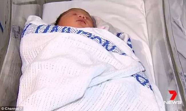 Chồng đ&oacute;ng k&iacute;n cửa để ngủ kh&ocirc;ng nghe thấy tiếng g&agrave;o th&eacute;t của vợ, tỉnh dậy mới nhận ra điều bất ngờ - Ảnh 2.