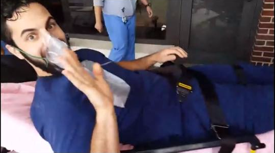 Những &ldquo;phi vụ&rdquo; cầu h&ocirc;n bất ngờ ấn tượng nhất mạng x&atilde; hội thế giới năm 2017 - Ảnh 2.