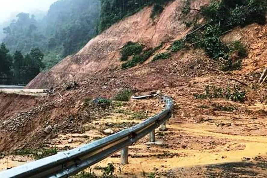 Nhìn lại những hiện tượng thời tiết, thiên tai khiến người dân Việt Nam điêu đứng năm 2017 - Ảnh 25. Nhìn lại những hiện tượng thời tiết, thiên tai khiến người dân Việt Nam điêu đứng năm 2017 - Ảnh 25.