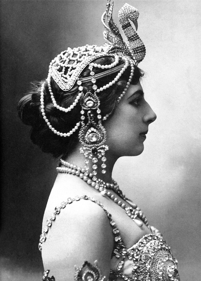 Nữ điệp viên Mata Hari huyền thoại với vũ điệu thoát y khiến hơn 50.000 lính Pháp phải bỏ mạng trong thế chiến - Ảnh 1.