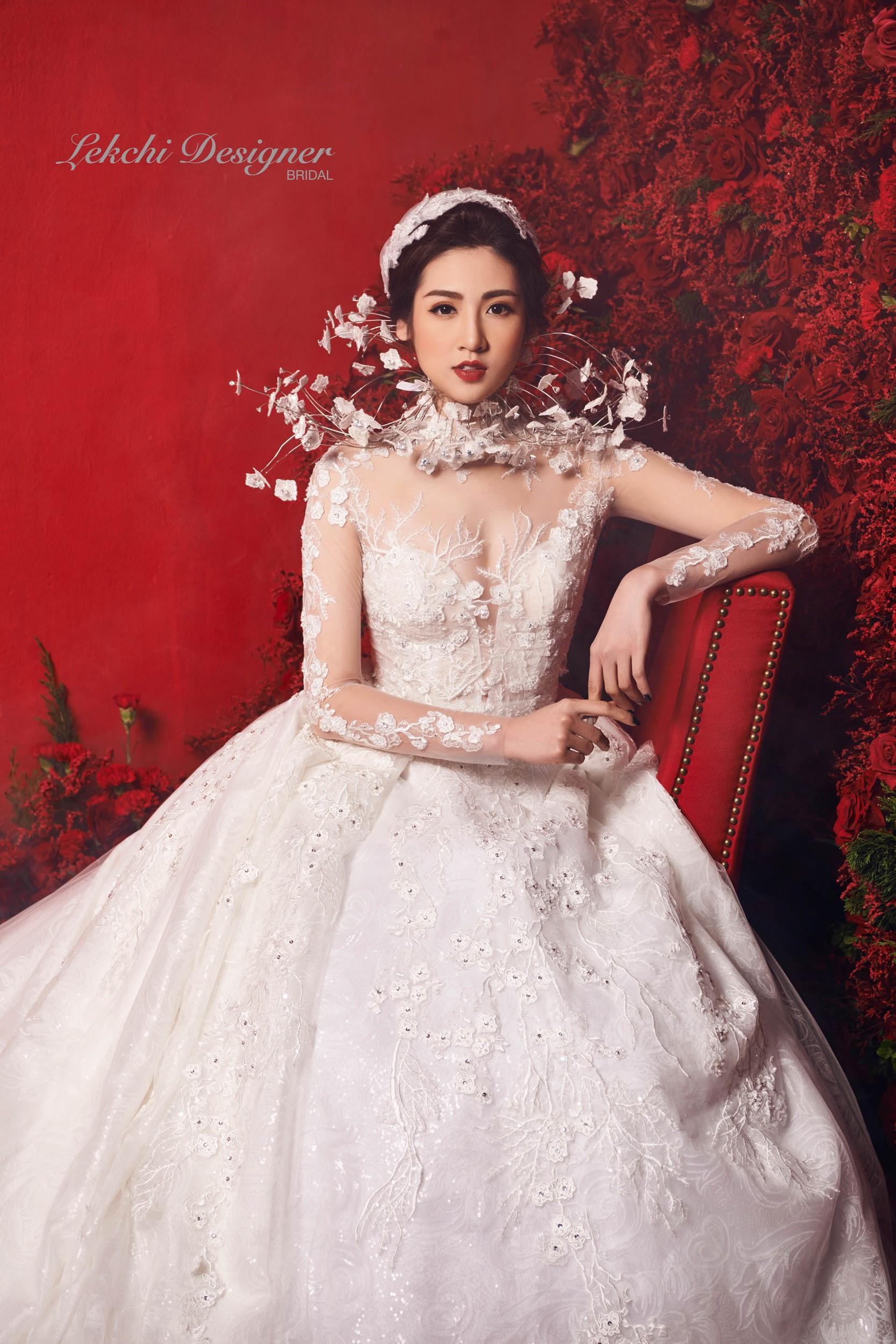 Á hậu Tú Anh hoá công chúa tuyết trong mẫu váy cưới gắn kim cương cực lộng lẫy của NTK Lek Chi - Ảnh 1. Á hậu Tú Anh hoá công chúa tuyết trong mẫu váy cưới gắn kim cương cực lộng lẫy của NTK Lek Chi - Ảnh 1.