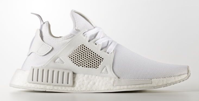 Cô bạn 10x mang sneakers, áo, vòng được bạn trai cũ tặng đi hỏa khiến cộng đồng HNBMG xôn xao - Ảnh 5. Cô bạn 10x mang sneakers, áo, vòng được bạn trai cũ tặng đi hỏa khiến cộng đồng HNBMG xôn xao - Ảnh 5.