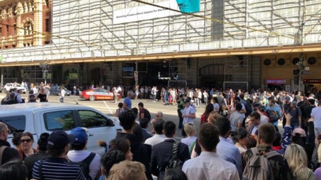 Australia: Xe ôtô đâm vào nhiều người đi bộ tại Melbourne  - Ảnh 1.