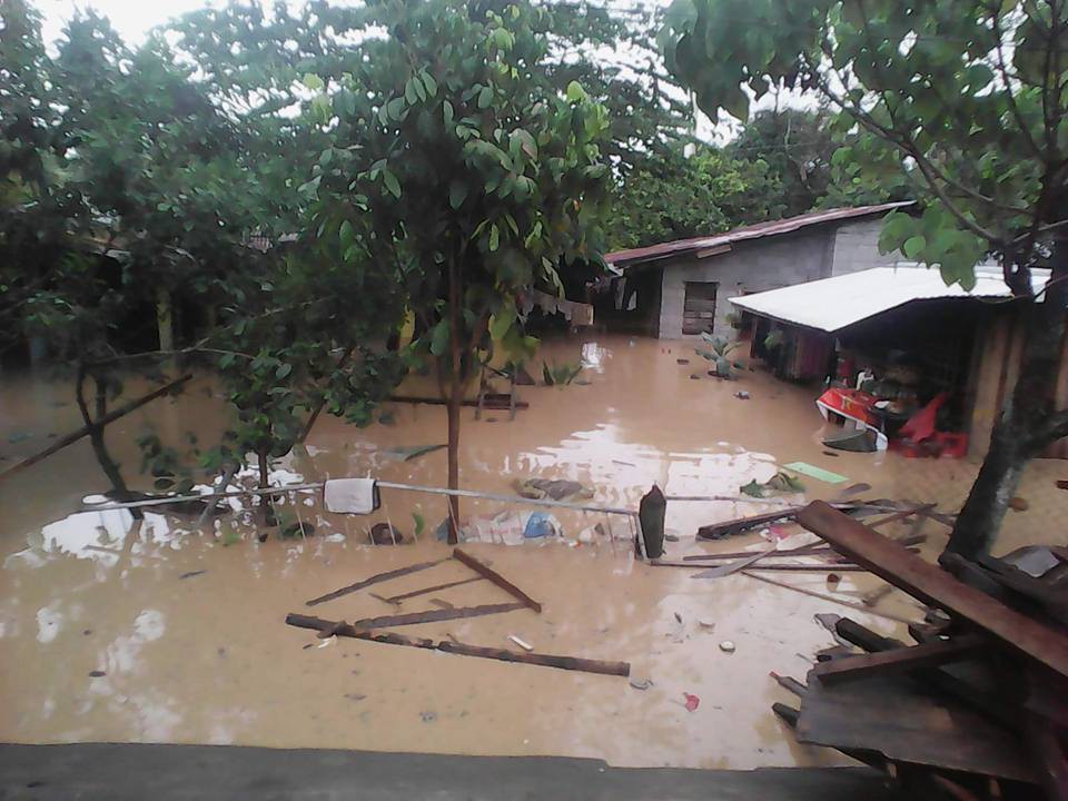 Những hình ảnh đau lòng trong cơn bão Tembin càn quét Philippines: hơn 100 người thiệt mạng, nhiều người cuốn trôi ra biển - Ảnh 10.