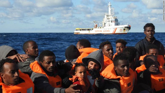 Hành trình đẫm máu và nước mắt của nô lệ di cư gốc Phi qua Libya tới châu Âu - Ảnh 2.