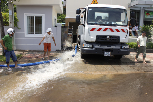 TP Vũng Tàu chìm trong biển nước - Ảnh 11.