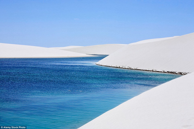 Kỳ diệu cảnh sa mạc biến thành hàng ngàn hồ nước xanh biếc đẹp như tiên cảnh - Ảnh 11.
