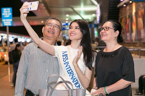 Thùy Dung tự tin nói tiếng Anh như gió, một mình mang 140 kg hành lý đến Nhật tham dự Miss International - Ảnh 5.