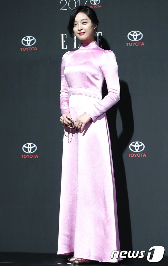 Thảm đỏ quy tụ dàn sao quyền lực: Yoona sang chảnh, nữ thần Kim Ji Won đẹp xuất sắc nhưng lại mặc gì thế này? - Ảnh 11.