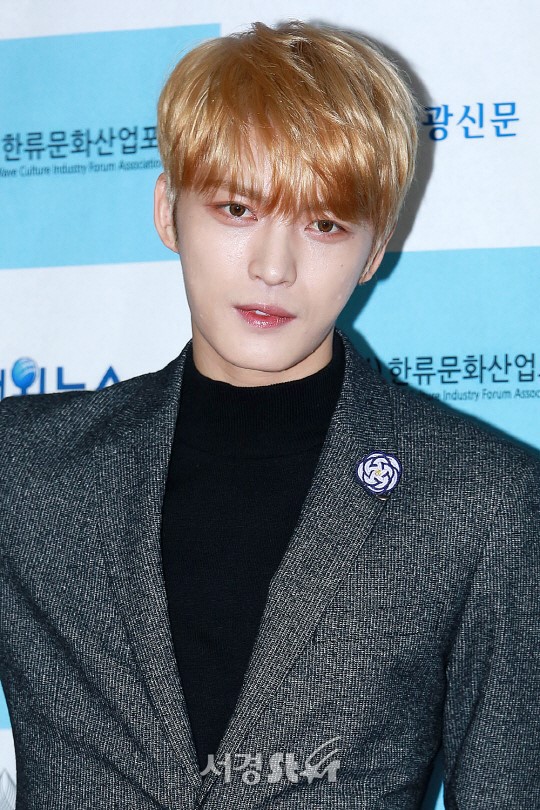 Kim So Hyun tăng cân vẫn xinh, Á hậu Hàn và ca sĩ sexy vô danh gây sốc vì trang điểm lố trên thảm đỏ - Ảnh 7. Kim So Hyun tăng cân vẫn xinh, Á hậu Hàn và ca sĩ sexy vô danh gây sốc vì trang điểm lố trên thảm đỏ - Ảnh 7.