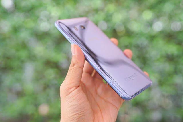Smartphone có tính năng bóp viền cảm ứng HTC U11 chính thức ra mắt tại thị trường Việt Nam, giá gần 17 triệu đồng - Ảnh 12.