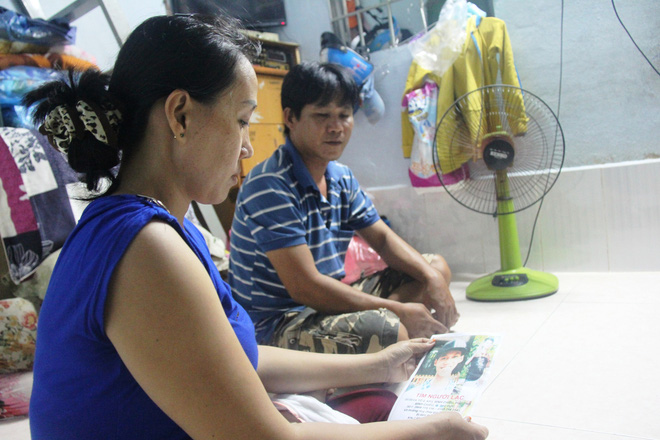  Đứa con trai đi lạc, cặp vợ chồng trẻ bỏ việc, in h&igrave;nh con đi hỏi khắp nơi trong tuyệt vọng - Ảnh 12.