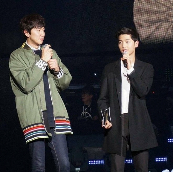 Mải chúc mừng đôi Song - Song, người ta đã quên mất có một “nam chính” Lee Kwang Soo bên đời Song Joong Ki như thế! - Ảnh 18.