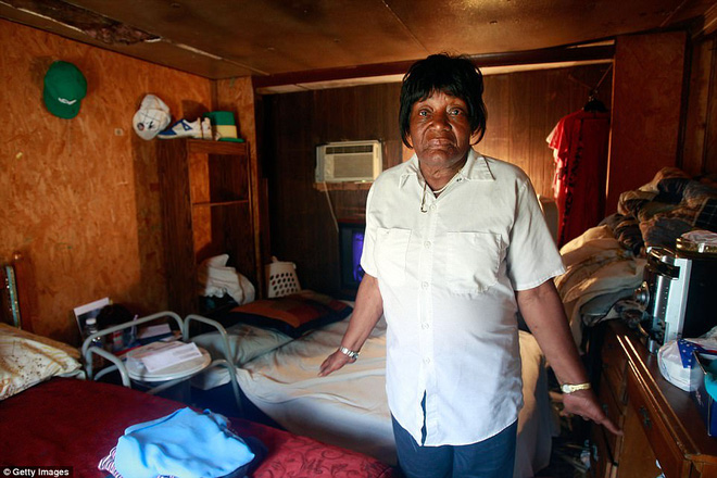 Cuộc sống bần hàn của những người sống tại nơi nghèo nhất nước Mỹ - Ảnh 12.