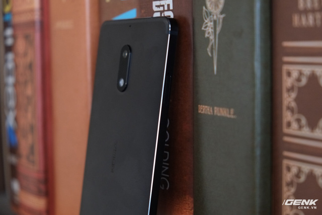 Mở hộp và trên tay Nokia 6 đầu tiên tại Việt Nam: Huyền thoại đã trở lại nhưng lợi hại đến đâu? - Ảnh 12.