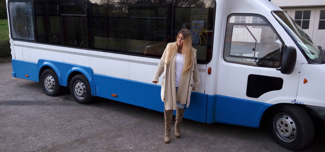 Cặp đôi biến bus cũ thành nhà xe đi du lịch thế giới - Ảnh 13.