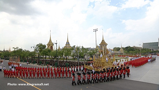 Thái Lan: Quân đội nấu ăn cho người dân đến viếng Quốc vương - Ảnh 13.