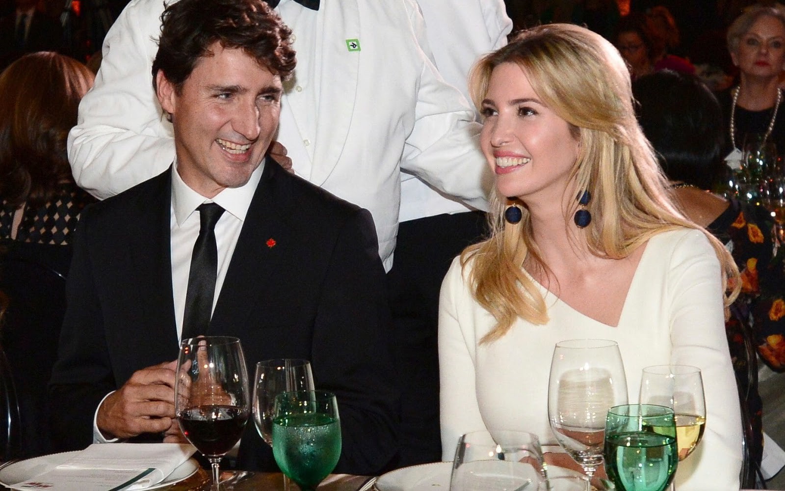 Đi công du tới đâu, Thủ tướng Justin Trudeau cũng phong thái ngời ngời, thu hút mọi ánh nhìn từ mọi người - Ảnh 13. Đi công du tới đâu, Thủ tướng Justin Trudeau cũng phong thái ngời ngời, thu hút mọi ánh nhìn từ mọi người - Ảnh 13.