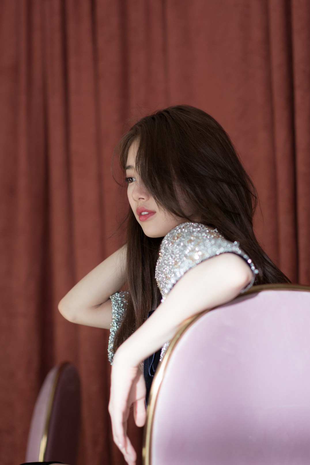 Chia tay Lee Min Ho, Suzy ngày càng đẹp đến mức ngẩn ngơ trong loạt hình hậu trường - Ảnh 13.