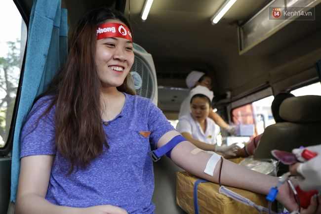 Hàng nghìn bạn trẻ Hà Nội - Sài Gòn hào hứng tham gia hiến máu nhân đạo trong ngày Chủ nhật Đỏ - Ảnh 24.