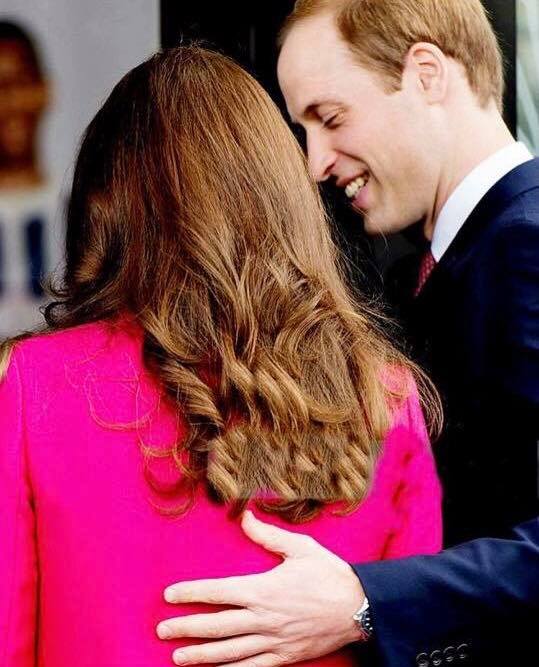 Hoàng tử William chẳng bao giờ nắm tay Công nương Kate ở nơi công cộng, nhưng lại luôn có hành động ngọt ngào này - Ảnh 14.