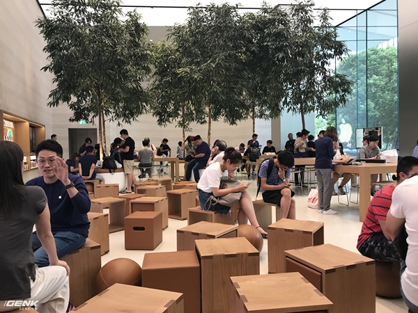 Trải nghiệm thực tế Apple Store Orchard Singapore: khi bạn không chỉ trả tiền cho thương hiệu, thiết kế mà quan trọng hơn cả là trải nghiệm - Ảnh 15.