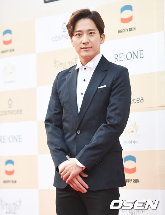Thảm đỏ Liên hoan phim: Em trai Kim Tae Hee tái xuất, Phạm Băng Băng Hàn Quốc diện đầm khó hiểu bên Eunjung - Ảnh 15.